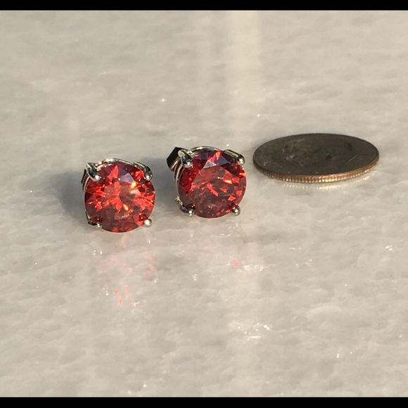 Ruby Earring - Picture 6 of 6